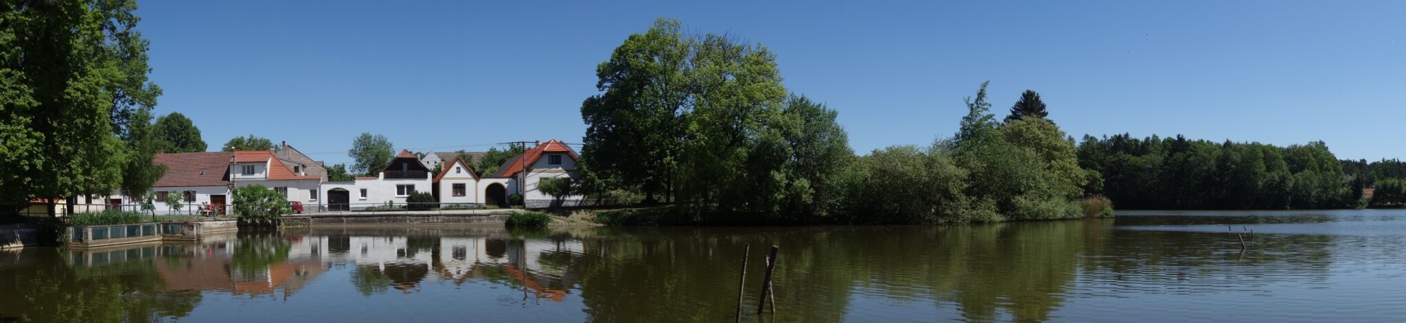 Pohádkové panoráma vesnice u Třeboně