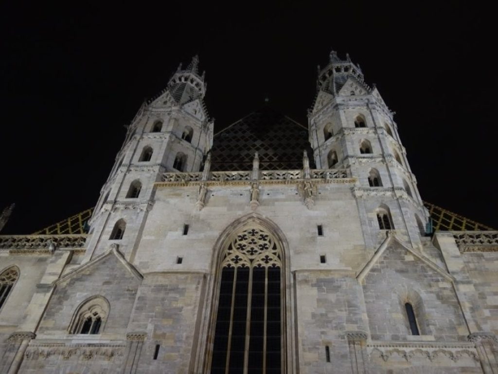Noční pohled na Katedrálu sv. Štěpána